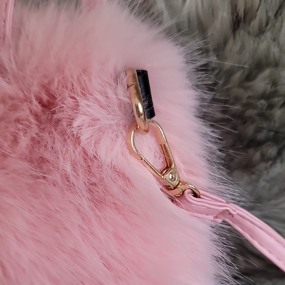 Elegant Pink Faux Fur Shoulder Bag - Picture 5 of 13
